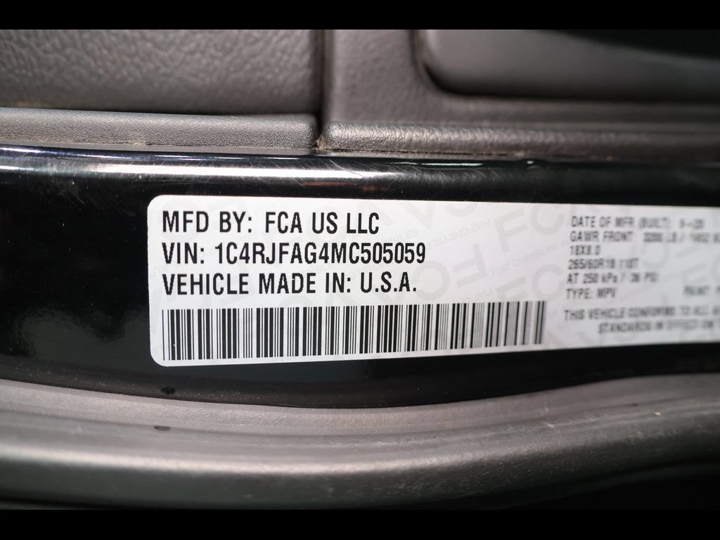 Used 2021 Jeep Grand Cherokee Laredo AWD/4WD image 23