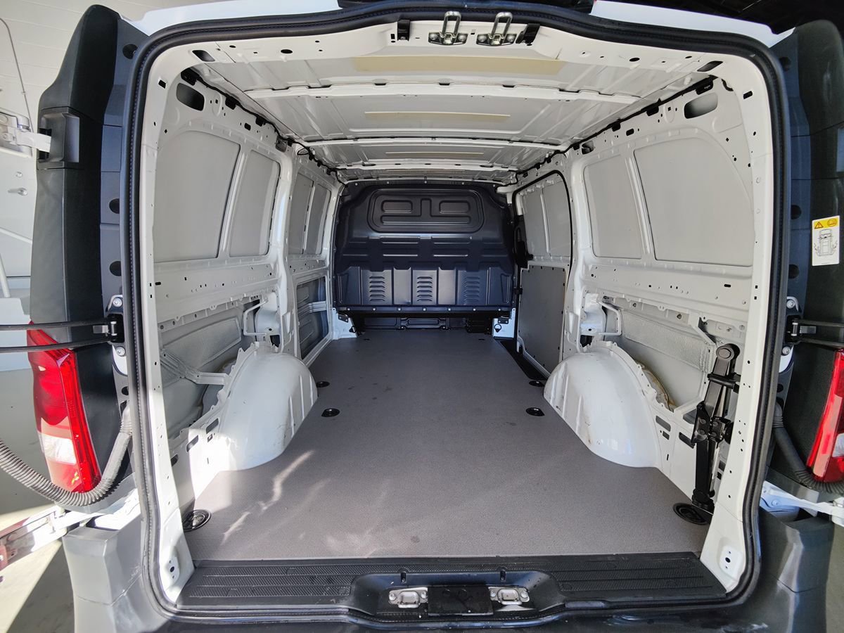 Used 2022 Mercedes-Benz Metris image 9