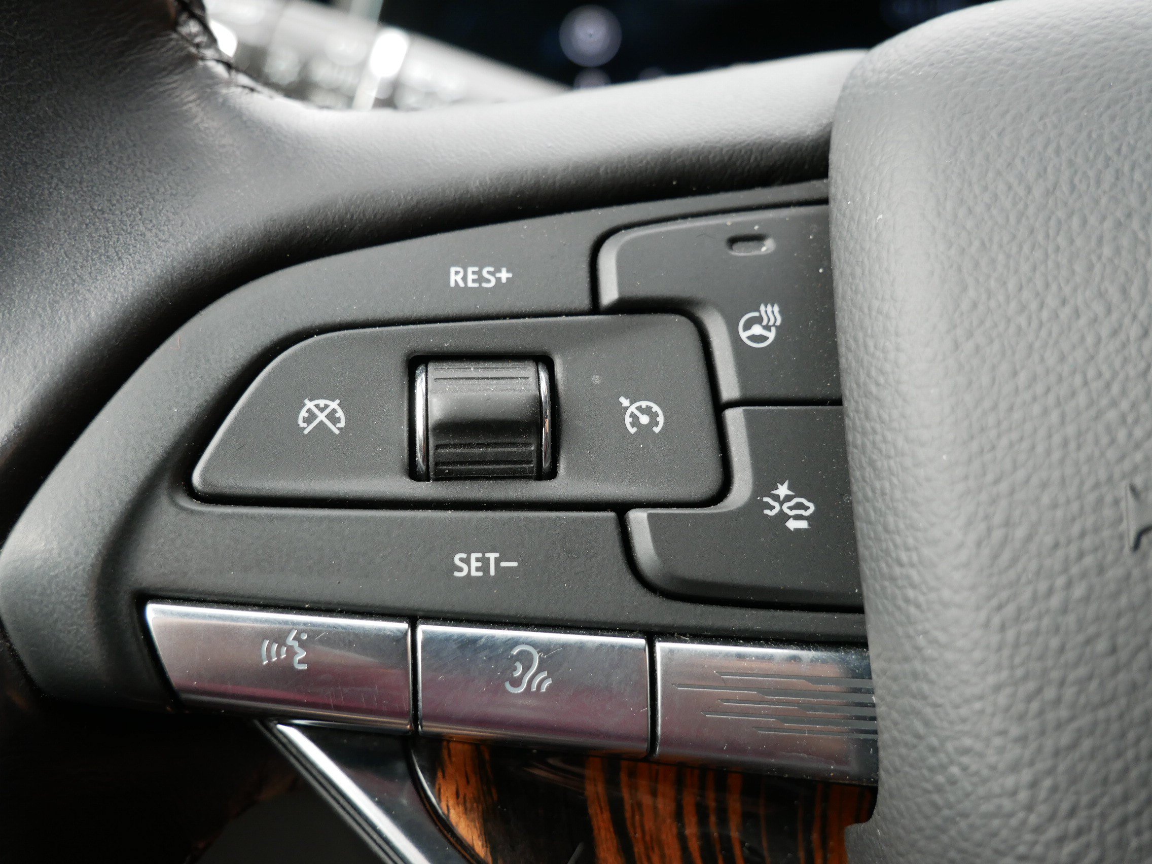 Certified 2024 Cadillac Escalade ESV Luxury AWD/4WD image 23