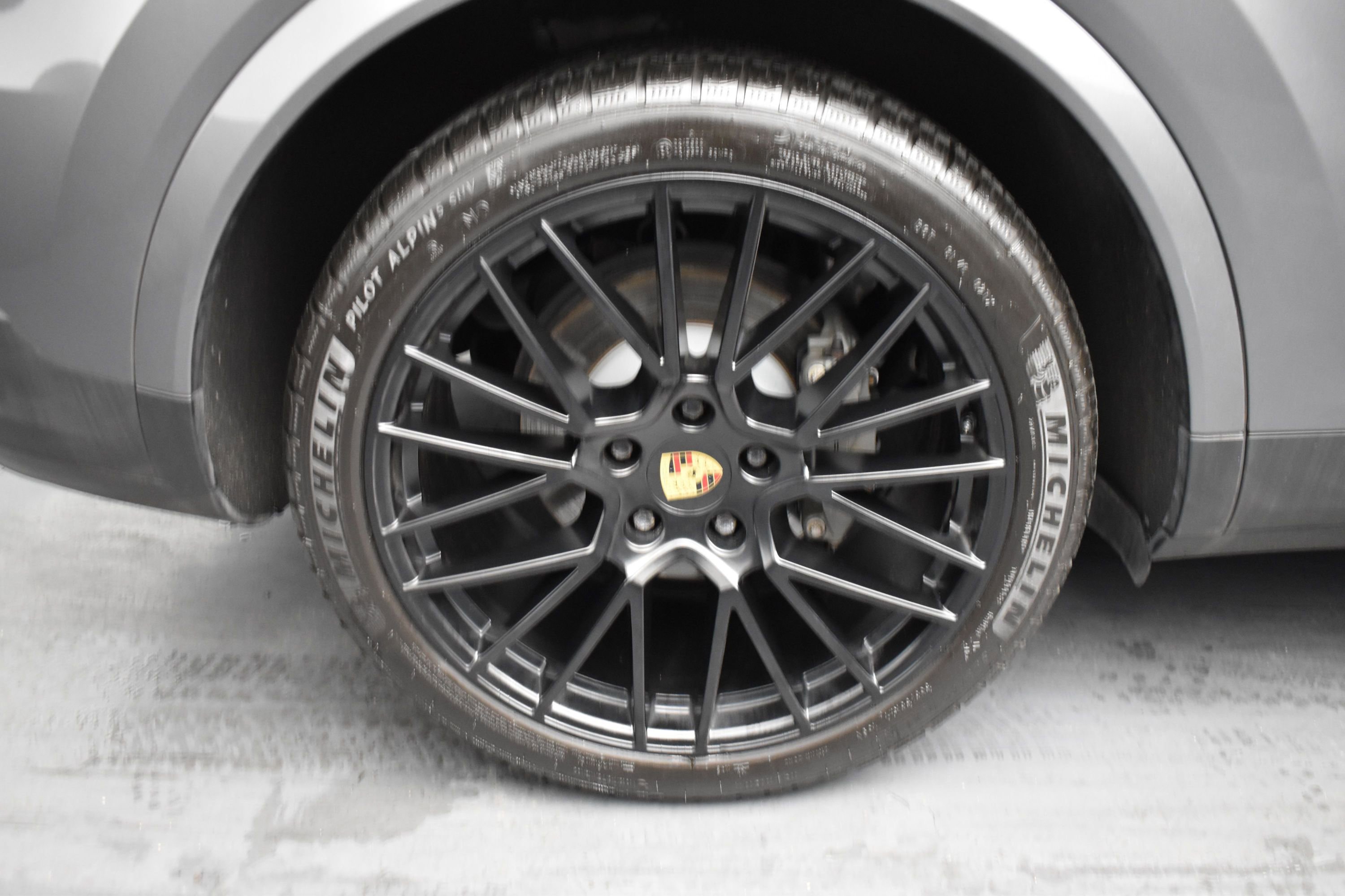 Used 2021 Porsche Cayenne S w/ Premium Package Plus AWD/4WD image 16