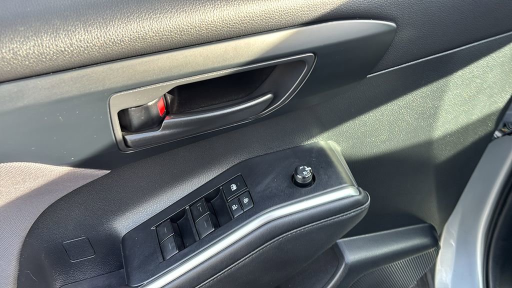 Used 2020 Toyota Highlander LE image 14