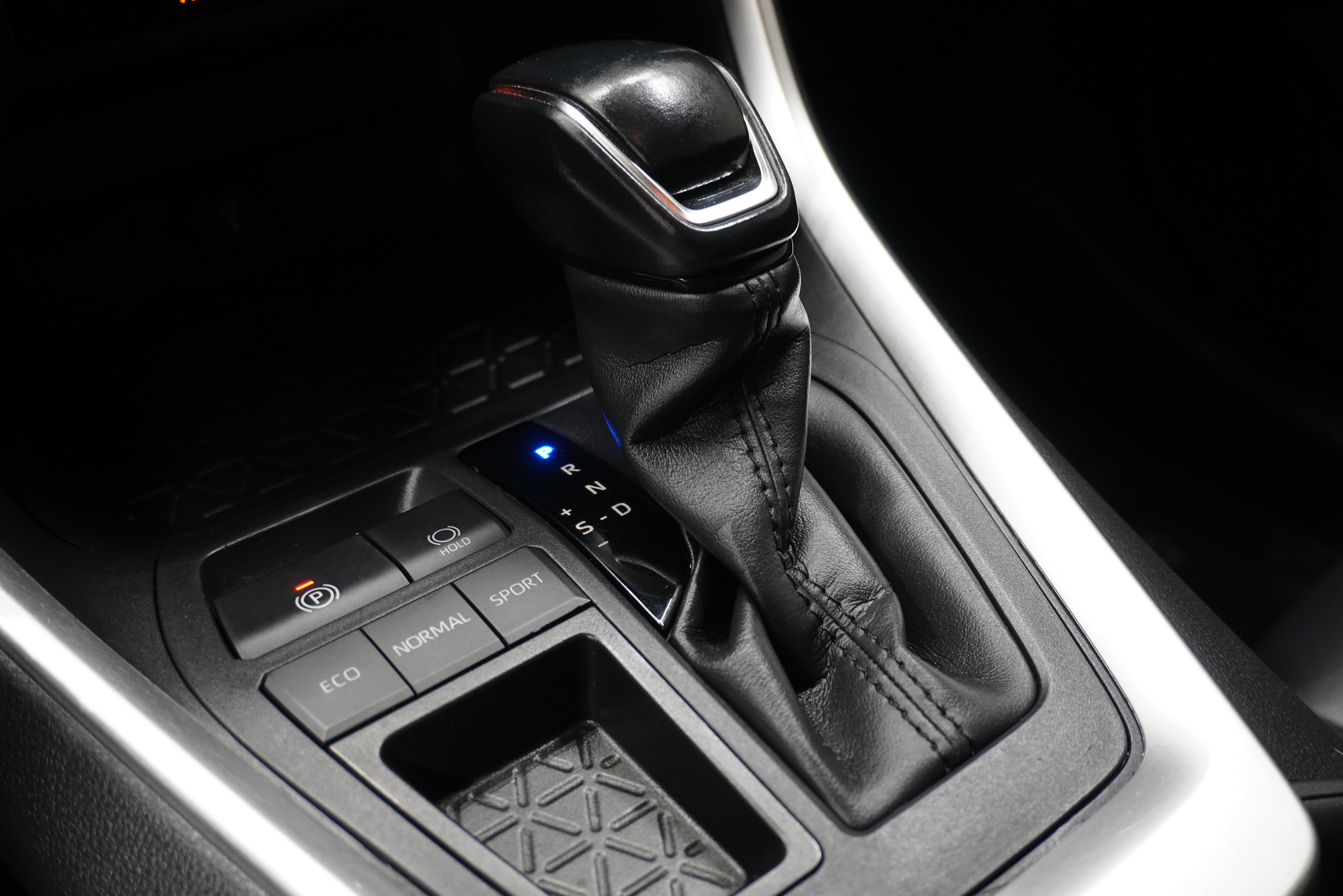 Used 2020 Toyota RAV4 XLE Premium image 22