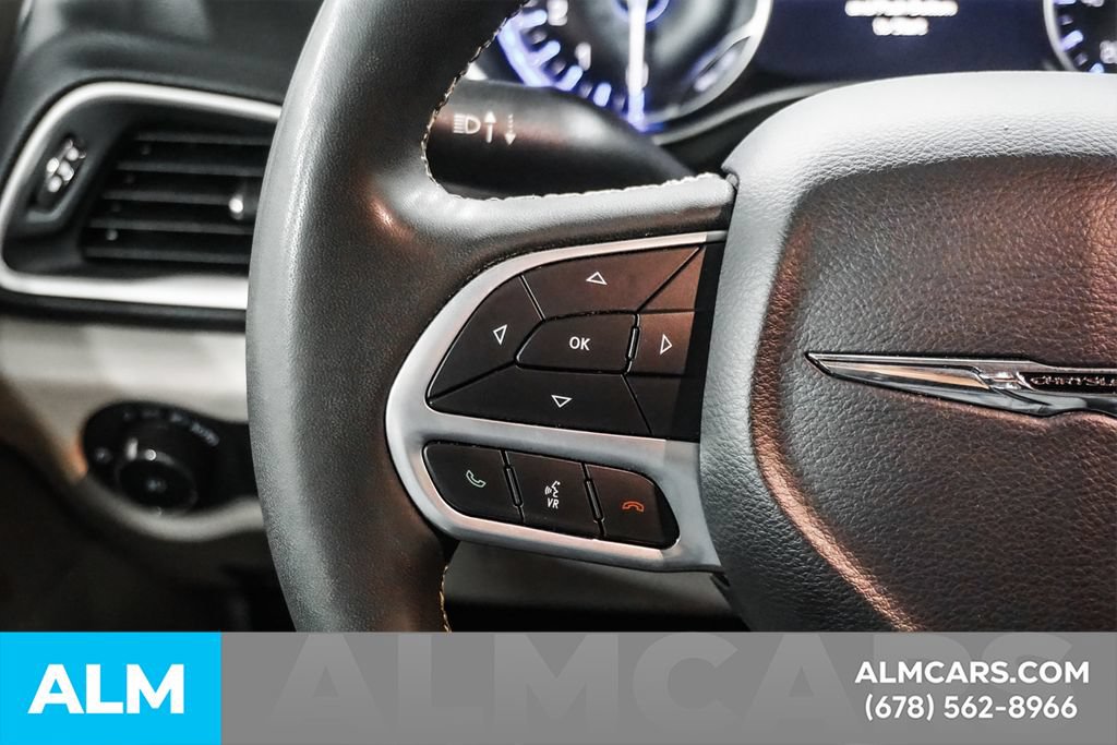 Used 2023 Chrysler Pacifica Touring-L FWD image 26