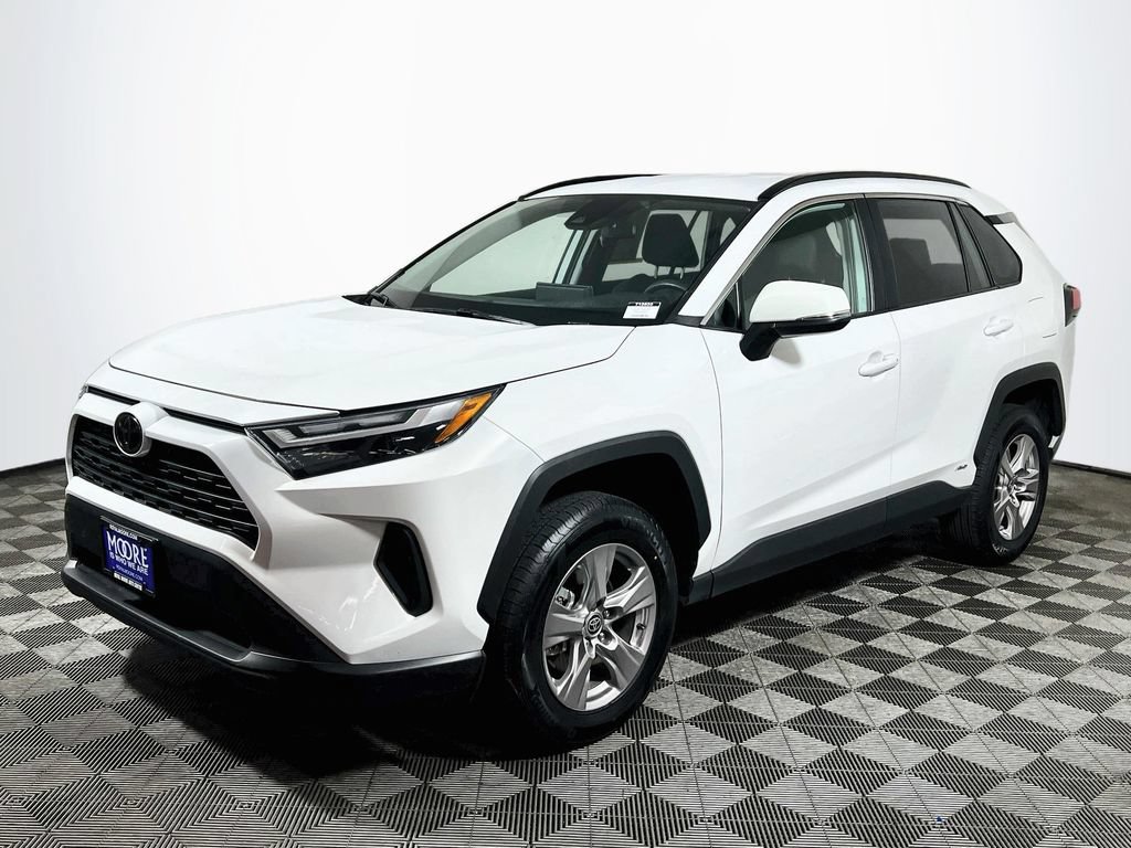 Certified 2025 Toyota RAV4 XLE AWD/4WD image 3