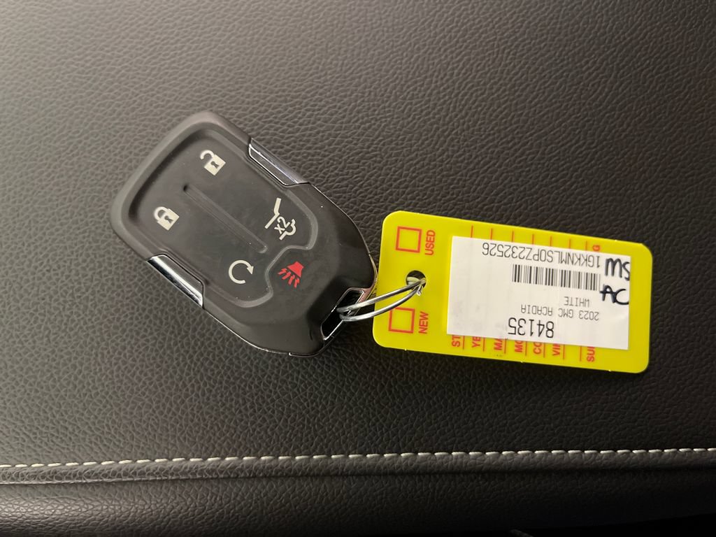 Used 2023 GMC Acadia SLT FWD image 24