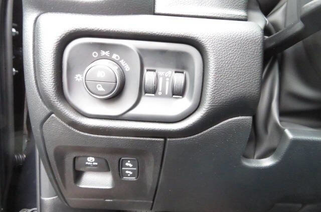 Used 2026 RAM 1500 Laramie w/ Off Road Group AWD/4WD image 18