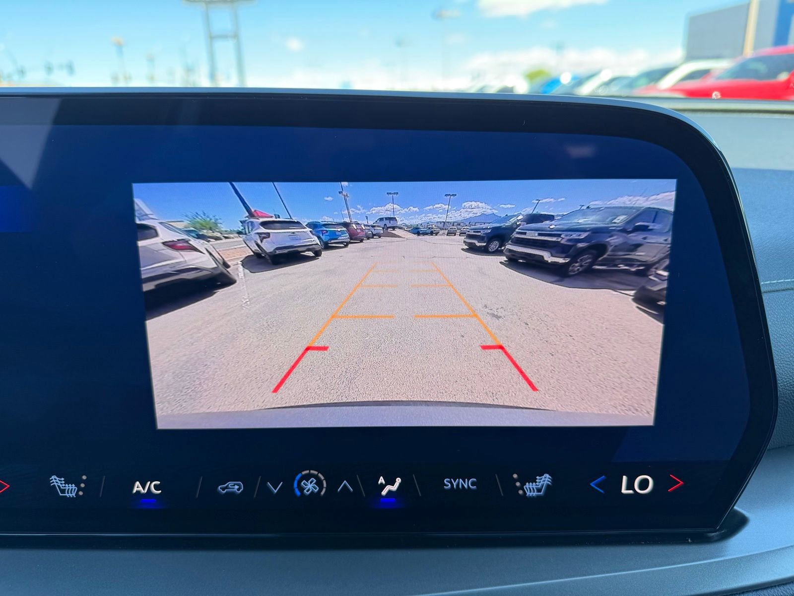 Used 2025 Chevrolet Traverse LT image 20