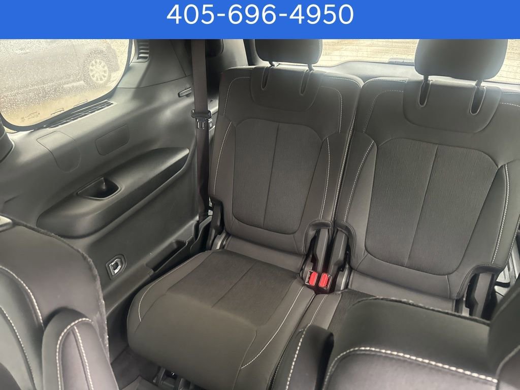 Used 2025 Jeep Grand Cherokee L Laredo image 24