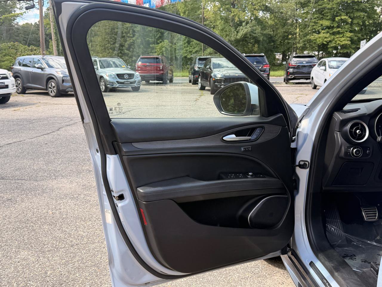 Used 2022 Alfa Romeo Stelvio Ti AWD/4WD image 18