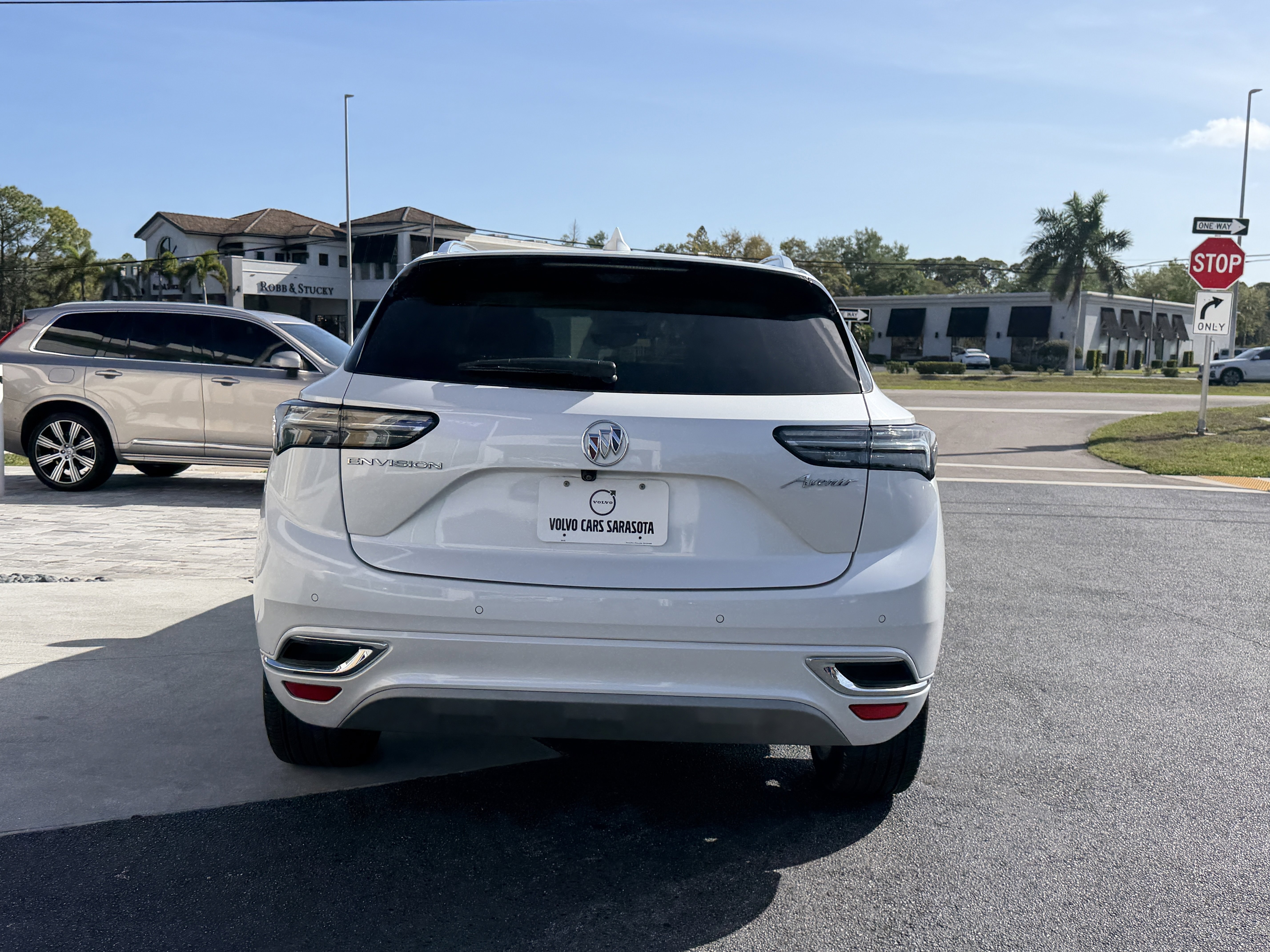 Used 2023 Buick Envision Avenir image 4