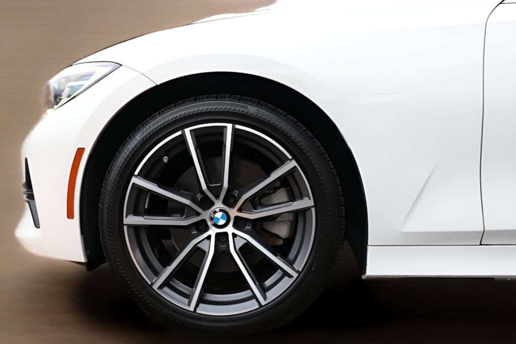 Used 2019 BMW 330i Sedan w/ Convenience Package RWD image 5