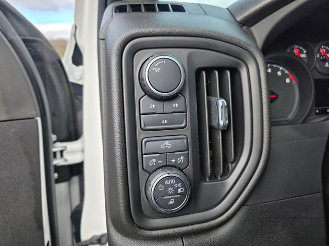 Used 2022 Chevrolet Silverado 2500 Custom w/ Custom Value Package image 15