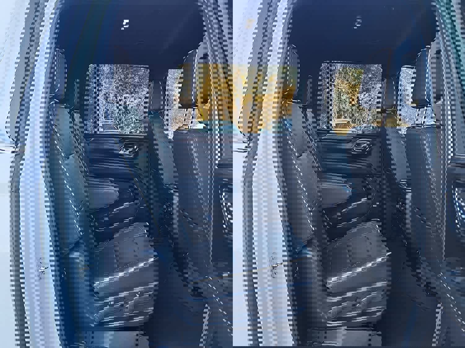 Used 2023 Chevrolet Suburban Premier image 27