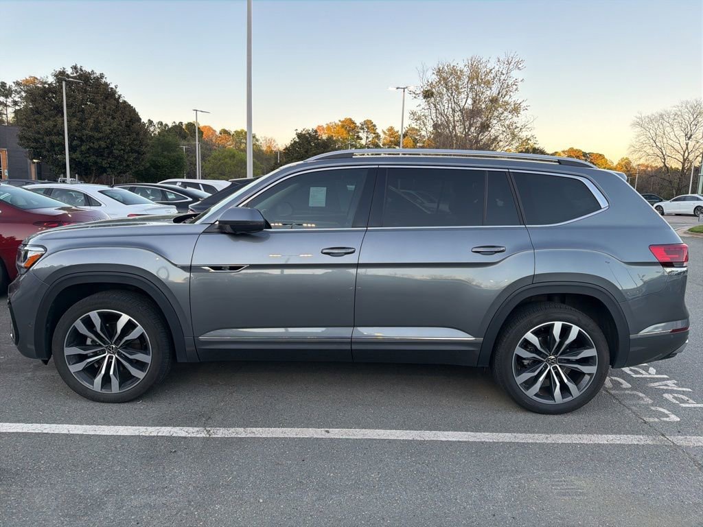 Used 2022 Volkswagen Atlas SEL Premium image 2
