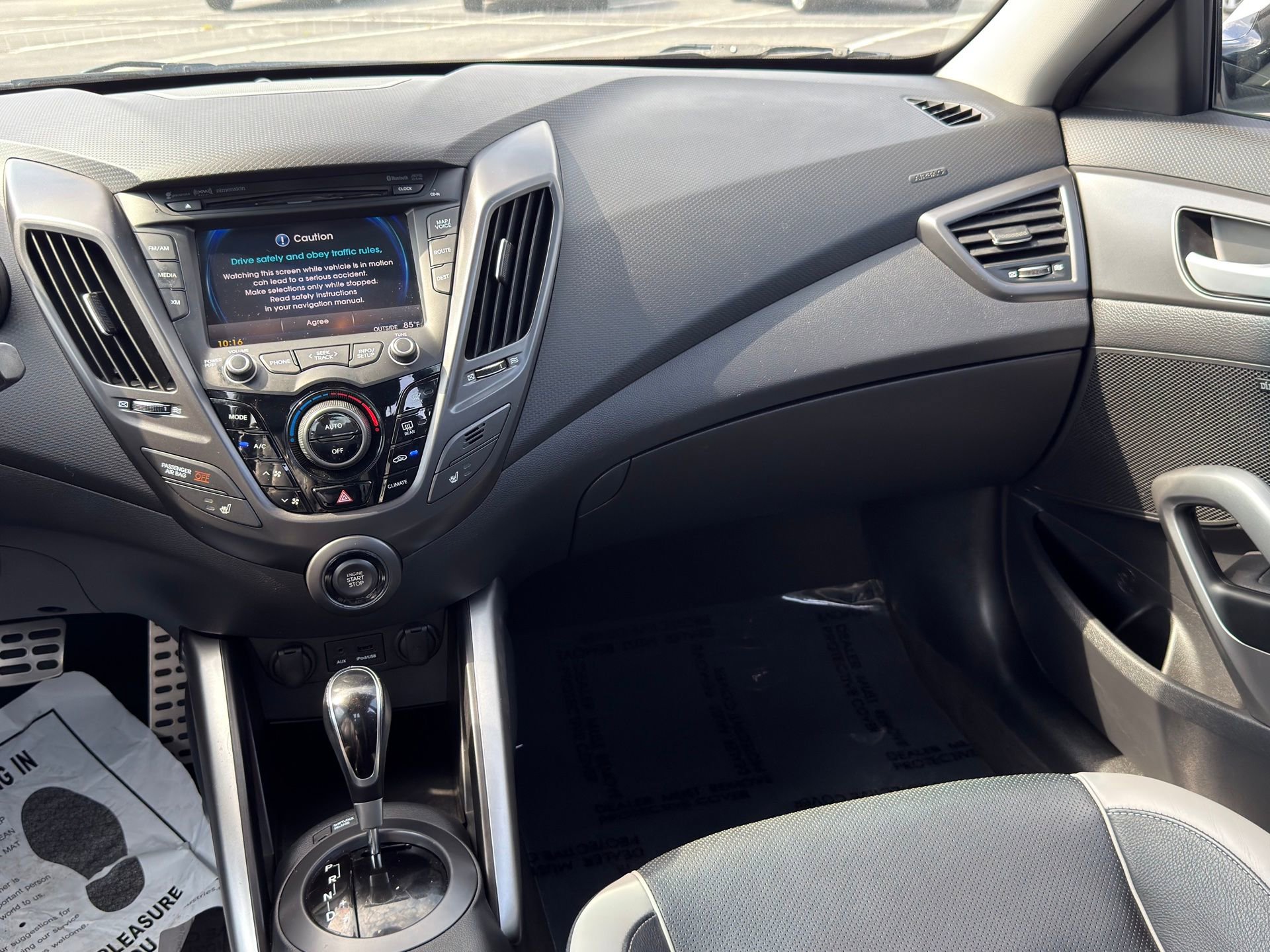Used 2015 Hyundai Veloster Turbo w/ Option Group 04 FWD image 25