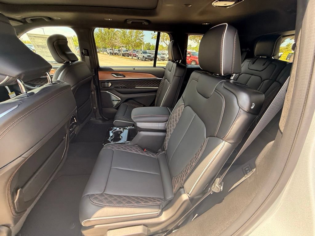 New 2026 Jeep Grand Cherokee L Summit w/ Obsidian Package AWD/4WD image 26