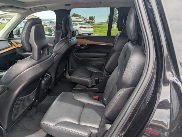Used 2021 Volvo XC90 T6 Momentum w/ Climate Package AWD/4WD image 9