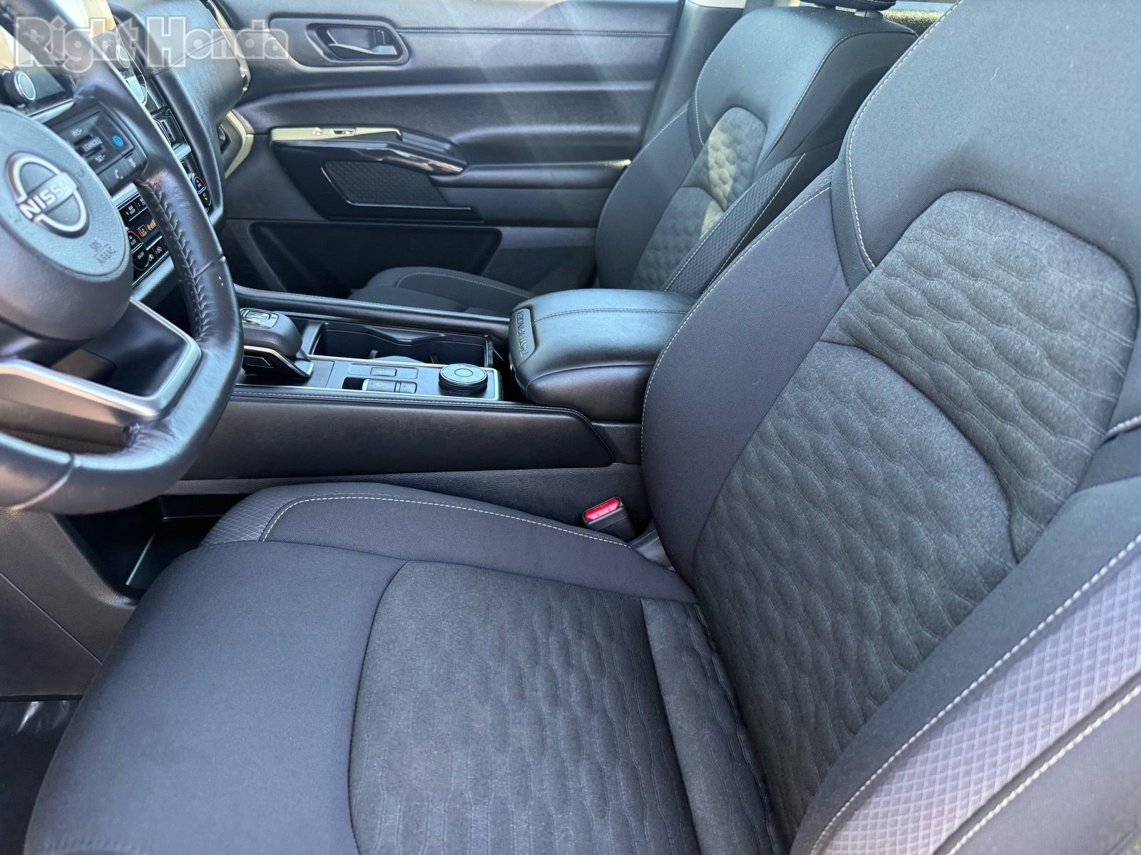 Used 2024 Nissan Pathfinder SV image 13