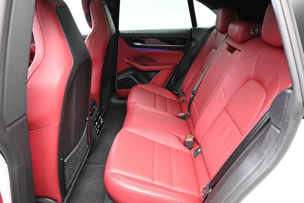 Certified 2025 Porsche Macan 4S Electric AWD/4WD image 7