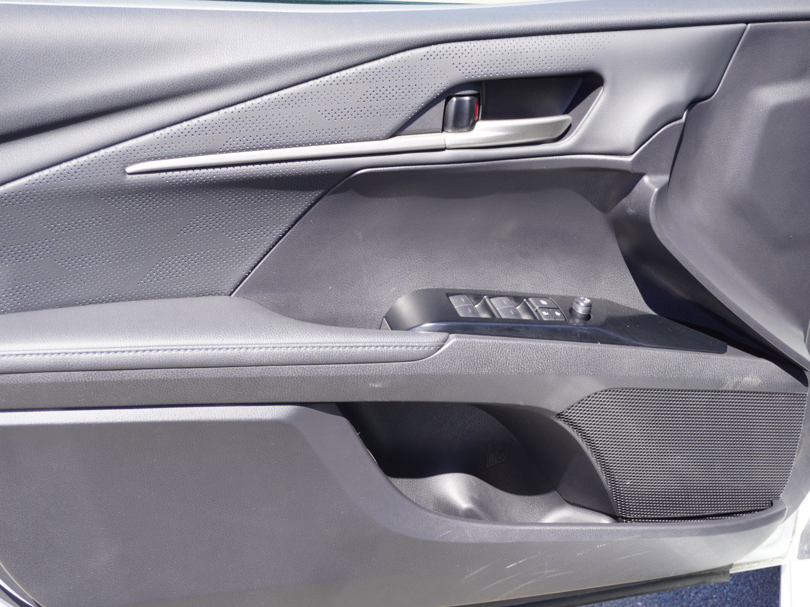 Used 2025 Toyota Camry XSE FWD image 18