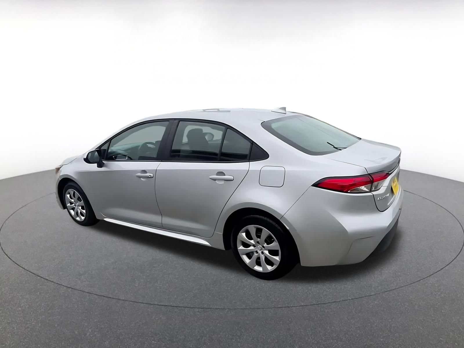 Used 2025 Toyota Corolla LE FWD image 9