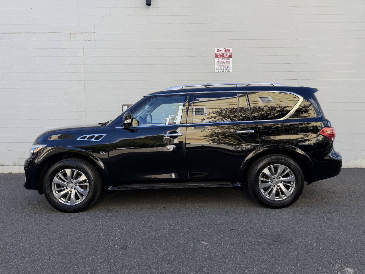 Used 2015 INFINITI QX80 4WD w/ Theater Package image 3