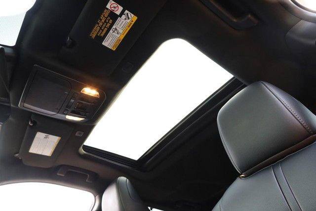 Used 2025 Toyota Highlander XSE AWD/4WD image 11