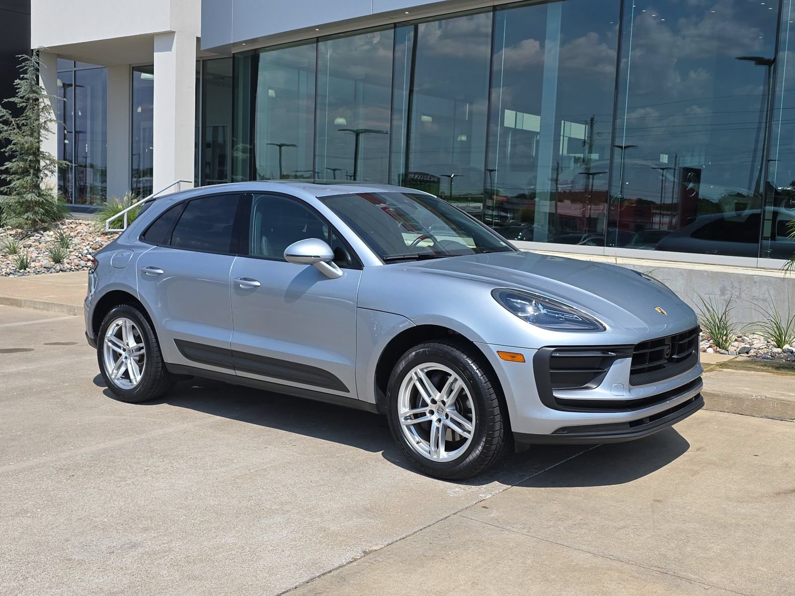 Used 2024 Porsche Macan AWD/4WD image 9
