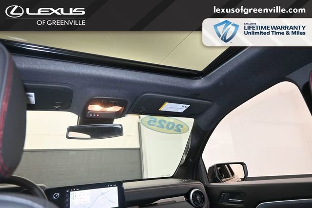 Used 2025 Chevrolet Colorado Z71 w/ Technology Package AWD/4WD image 24