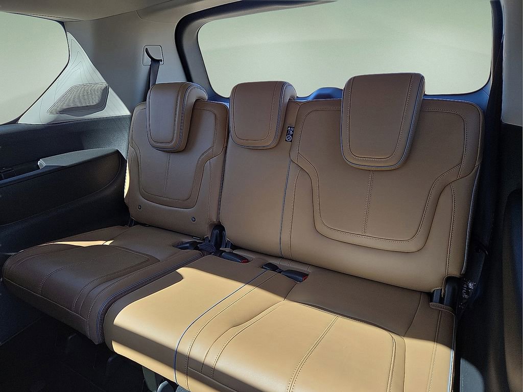 Used 2025 INFINITI QX80 Sensory image 20