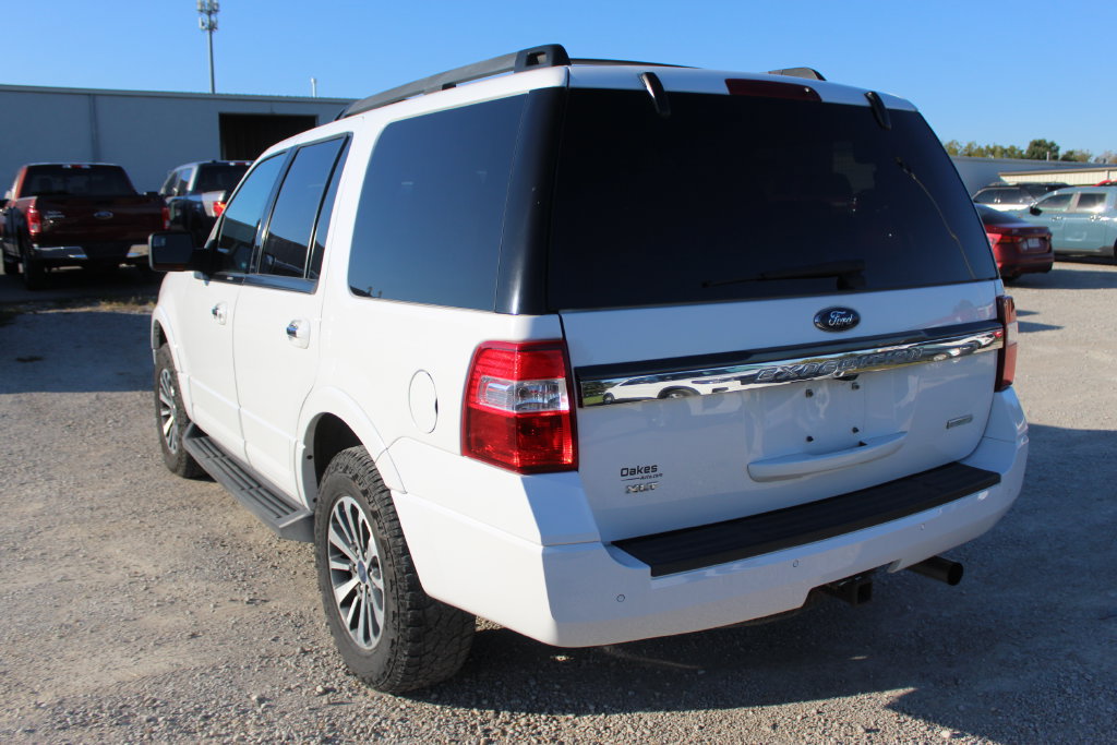 Used 2017 Ford Expedition XLT w/ Equipment Group 201A AWD/4WD image 4