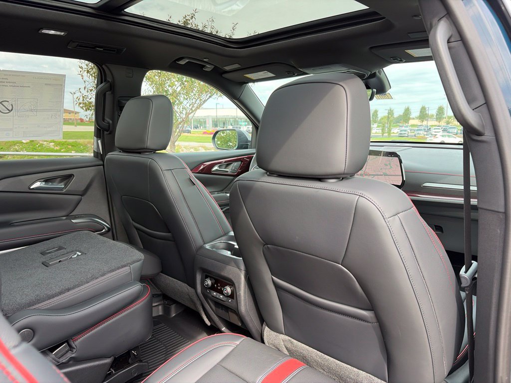 New 2027 Chevrolet Traverse RS w/ LPO, Floor Liner Package AWD/4WD image 35
