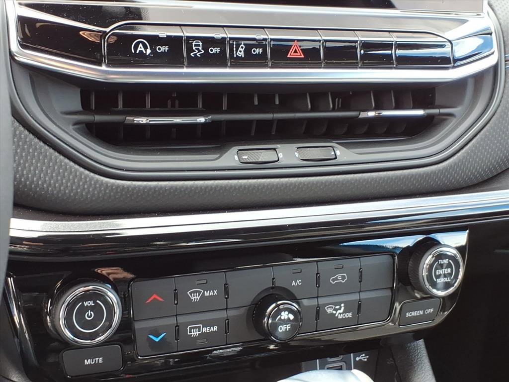 New 2026 Jeep Compass Latitude image 25