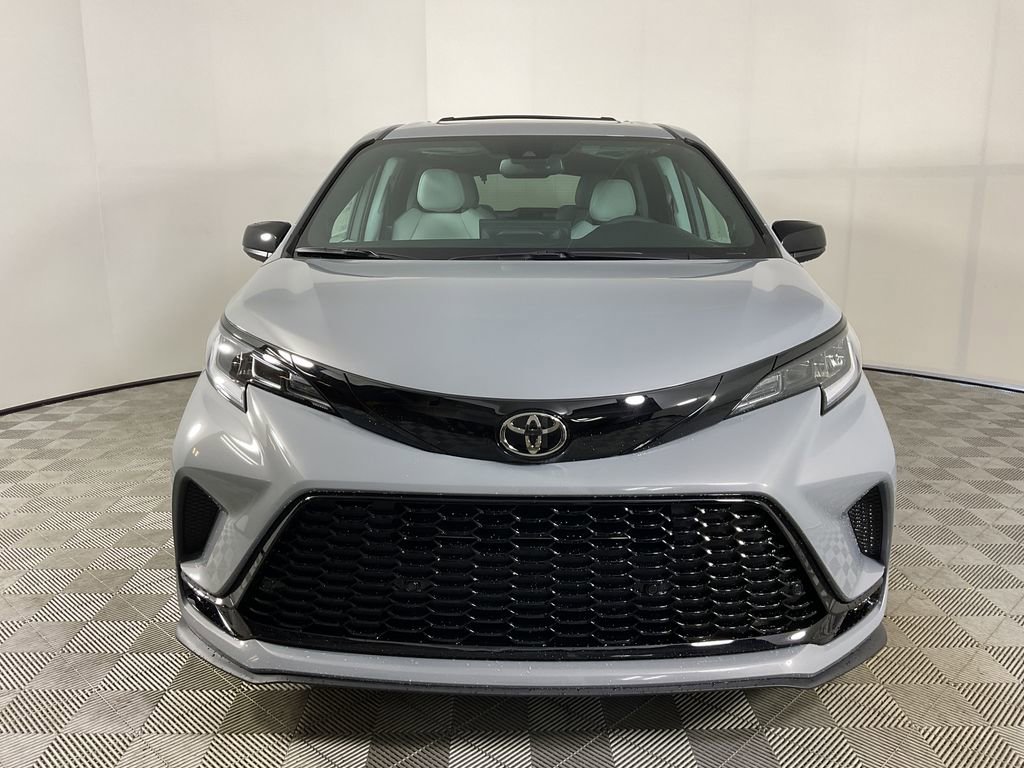 New 2026 Toyota Sienna XSE image 2