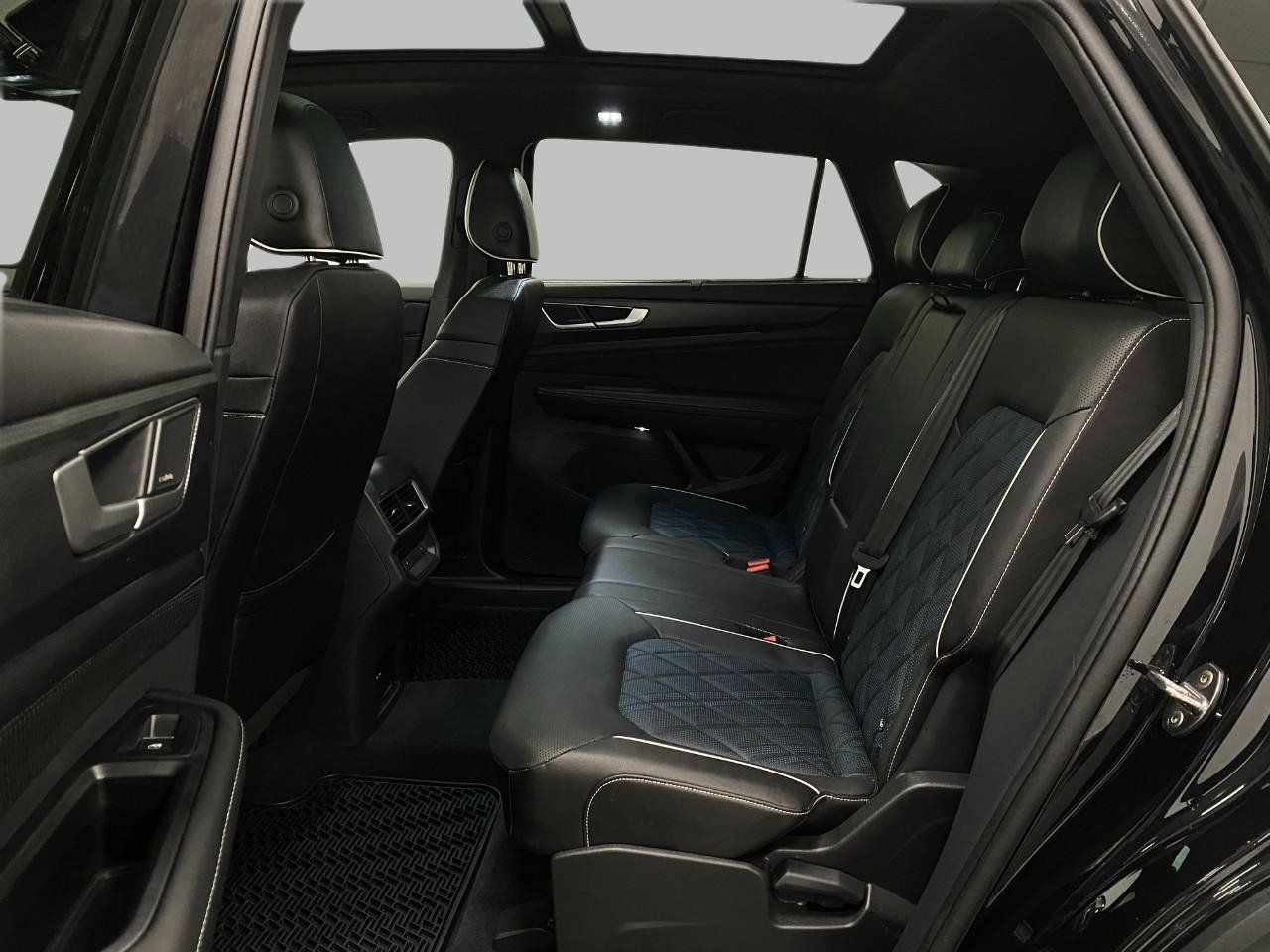 Used 2024 Volkswagen Atlas Cross Sport SEL Premium R-Line image 30