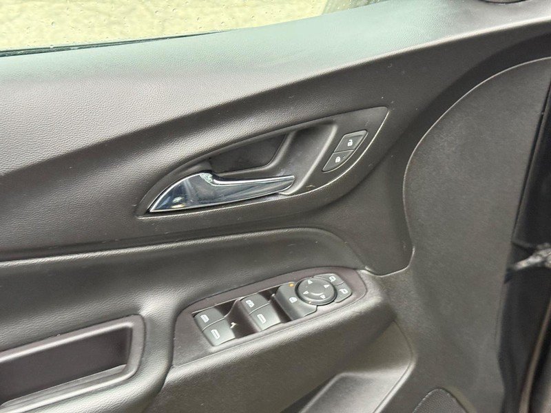 Used 2019 Chevrolet Equinox LT FWD image 18