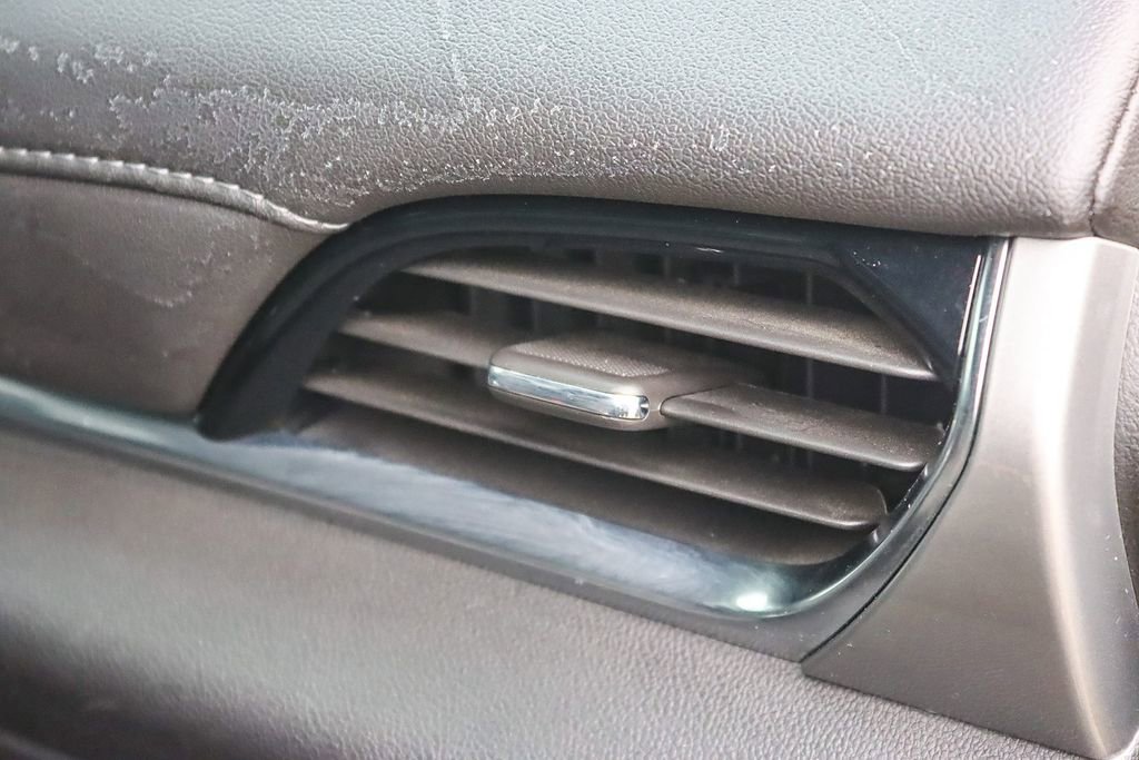 Used 2022 Chevrolet Traverse LT image 40