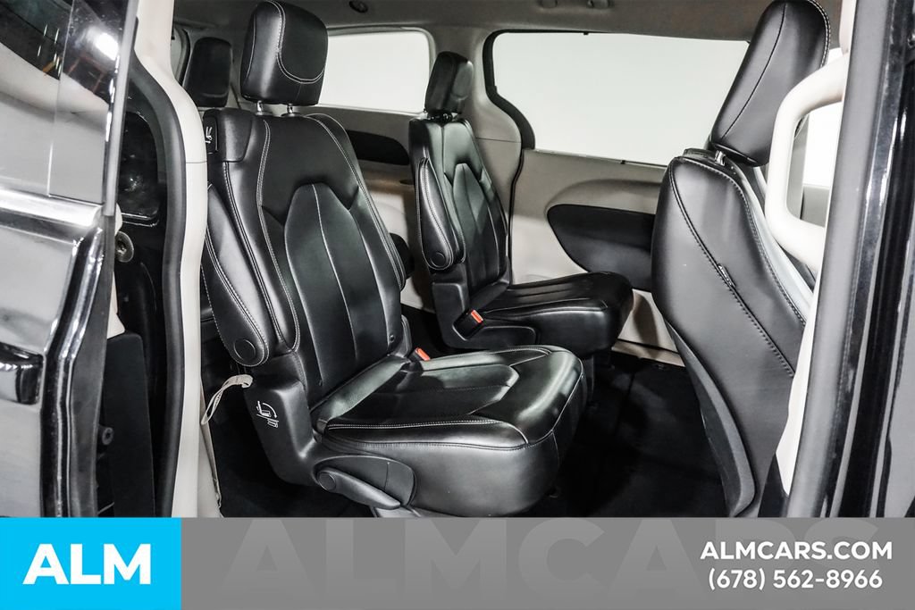 Used 2023 Chrysler Pacifica Touring-L FWD image 21