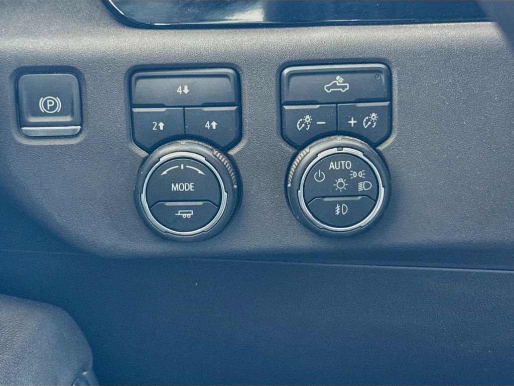 Used 2024 Chevrolet Silverado 2500 LT AWD/4WD image 12