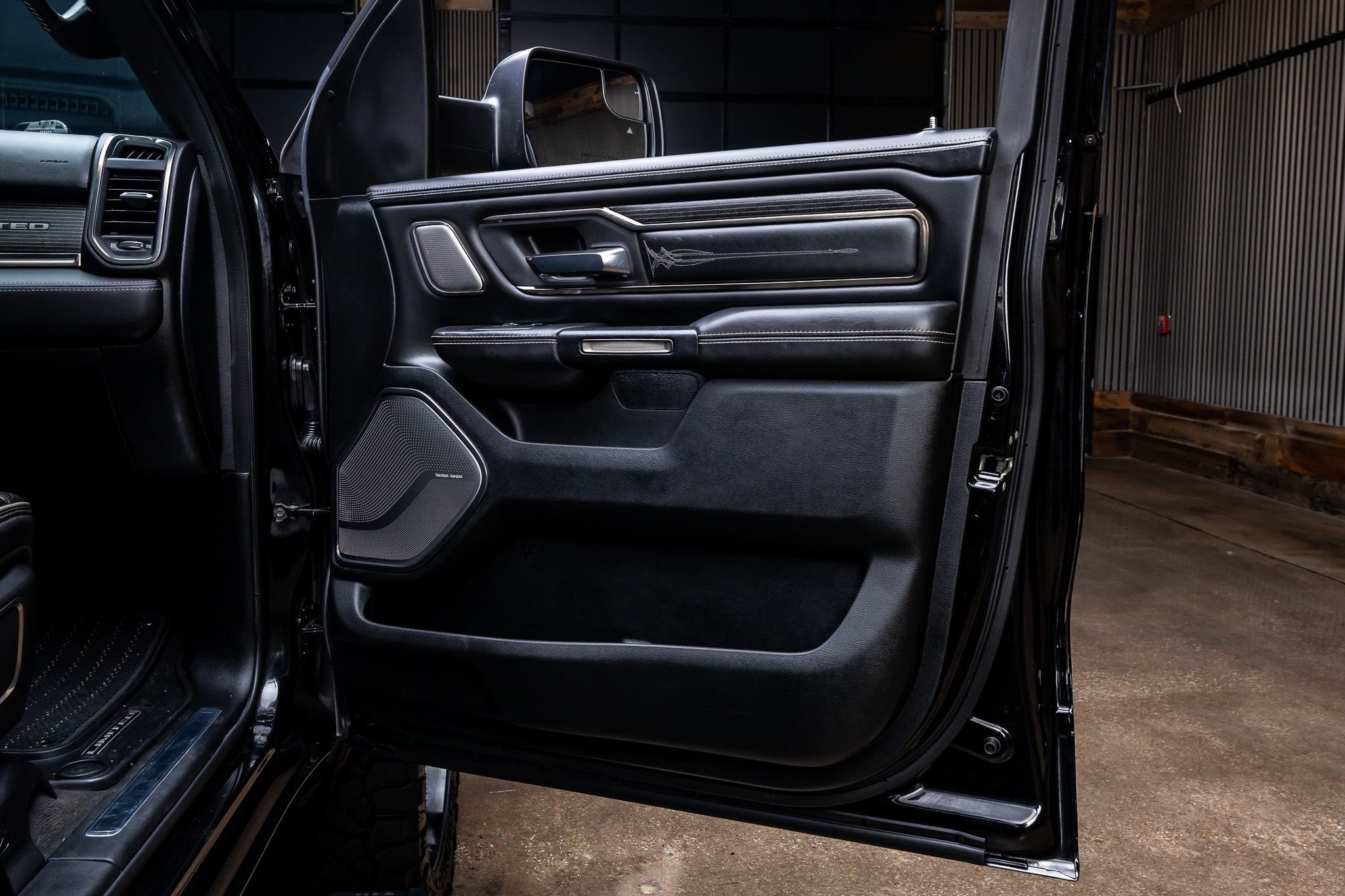 Used 2019 RAM 1500 Limited AWD/4WD image 39