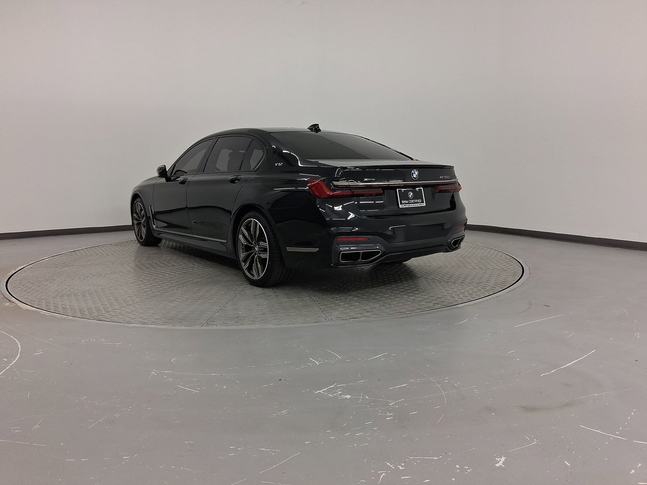 Certified 2022 BMW M760i xDrive image 3