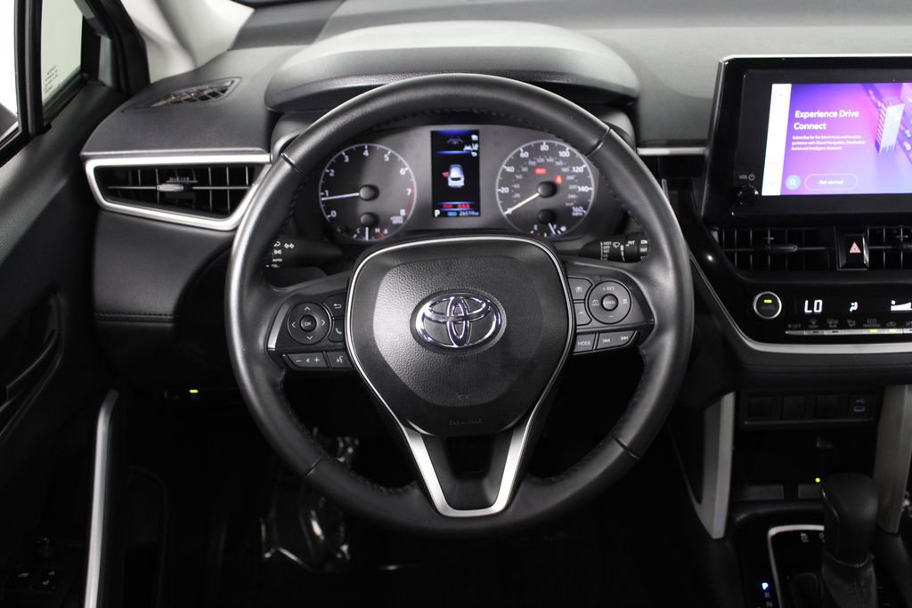 Used 2024 Toyota Corolla Cross LE FWD image 7