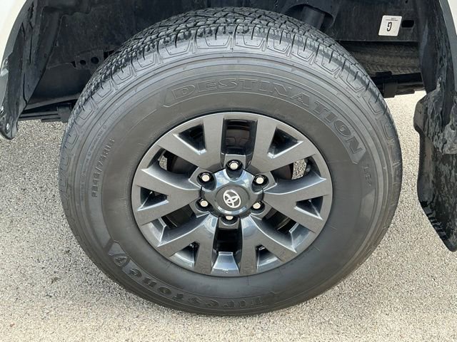 Used 2023 Toyota Tacoma SR5 w/ Technology Package AWD/4WD image 5