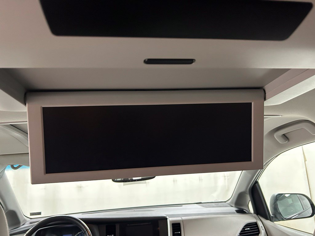 Used 2017 Toyota Sienna XLE Premium AWD/4WD image 16