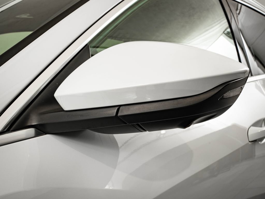 Used 2022 Audi e-tron Premium Plus w/ Premium Plus Package image 16