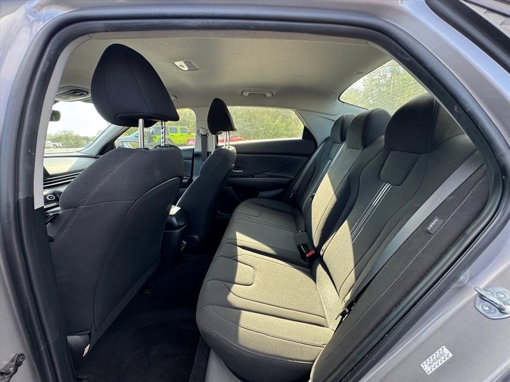Used 2024 Hyundai Elantra SEL image 11
