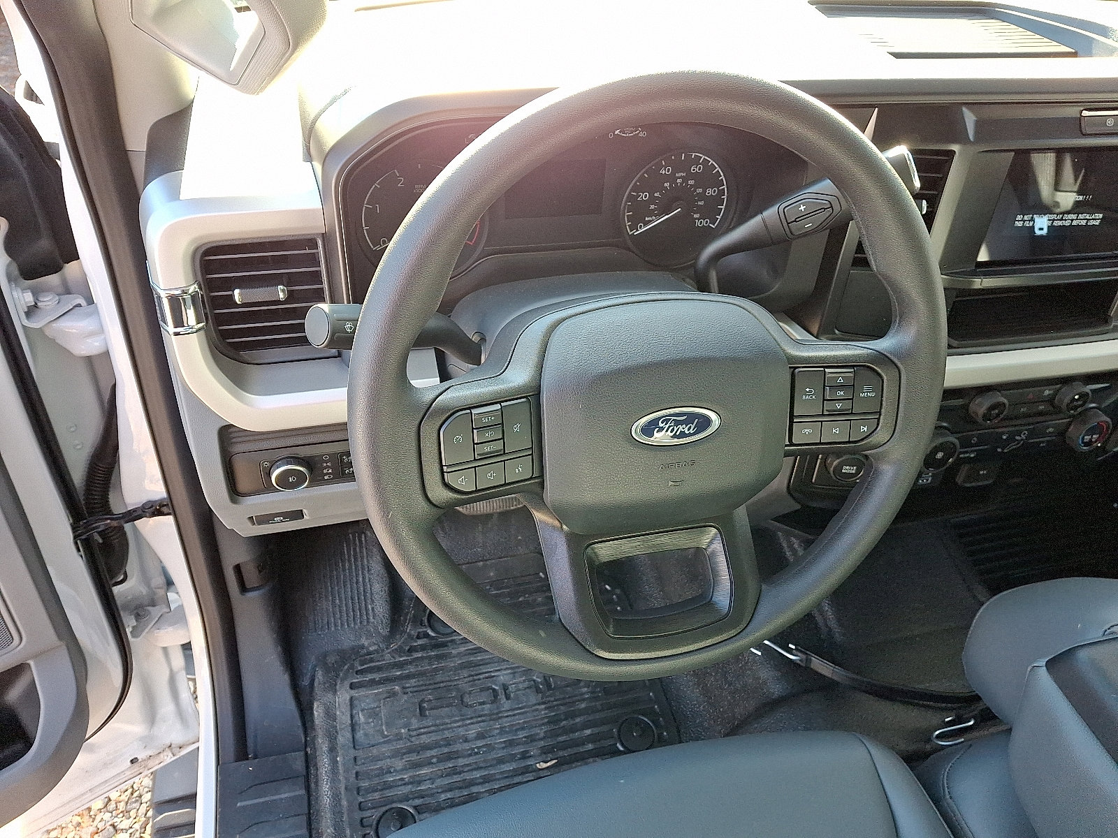 New 2025 Ford F550 4x4 Supercab Super Duty image 6