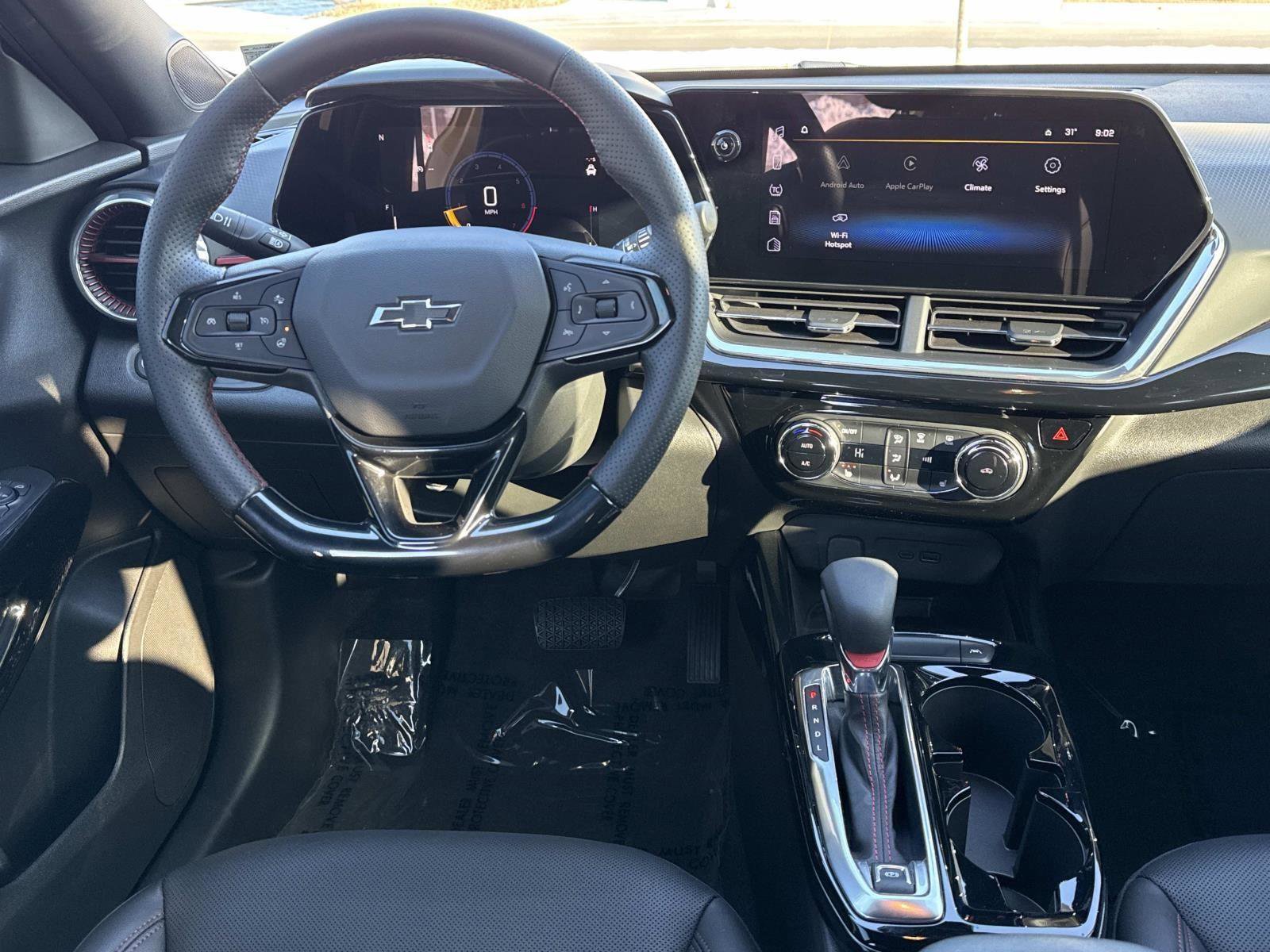 Used 2025 Chevrolet Trax RS w/ Sunroof Package image 2