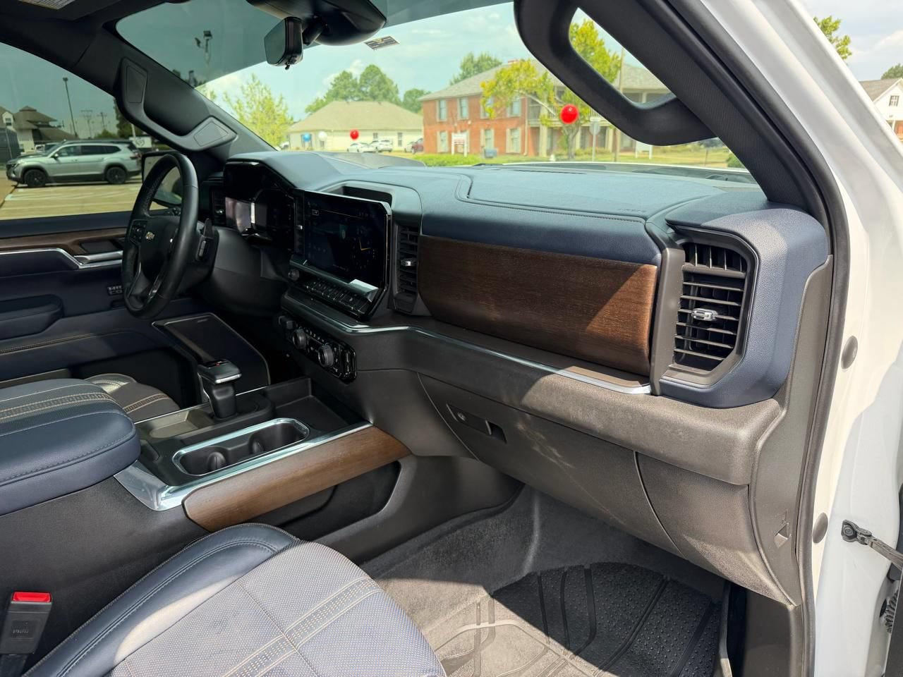 Used 2023 Chevrolet Silverado 1500 High Country w/ High Country Premium Package AWD/4WD image 16