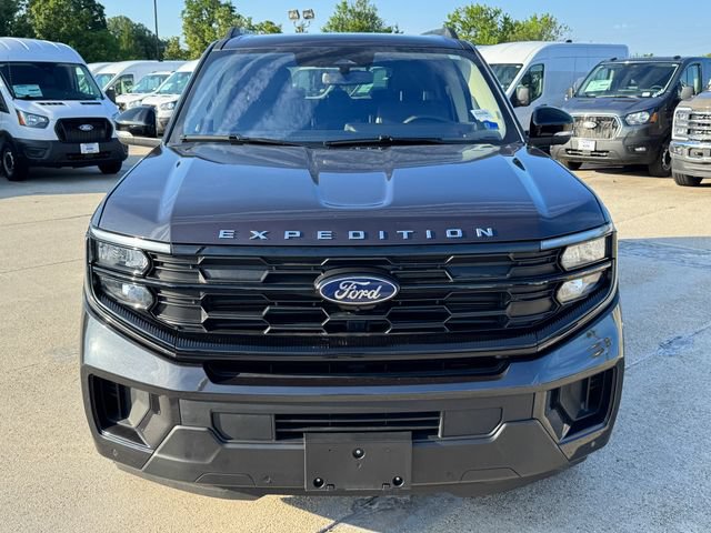 Used 2025 Ford Expedition Active AWD/4WD image 2